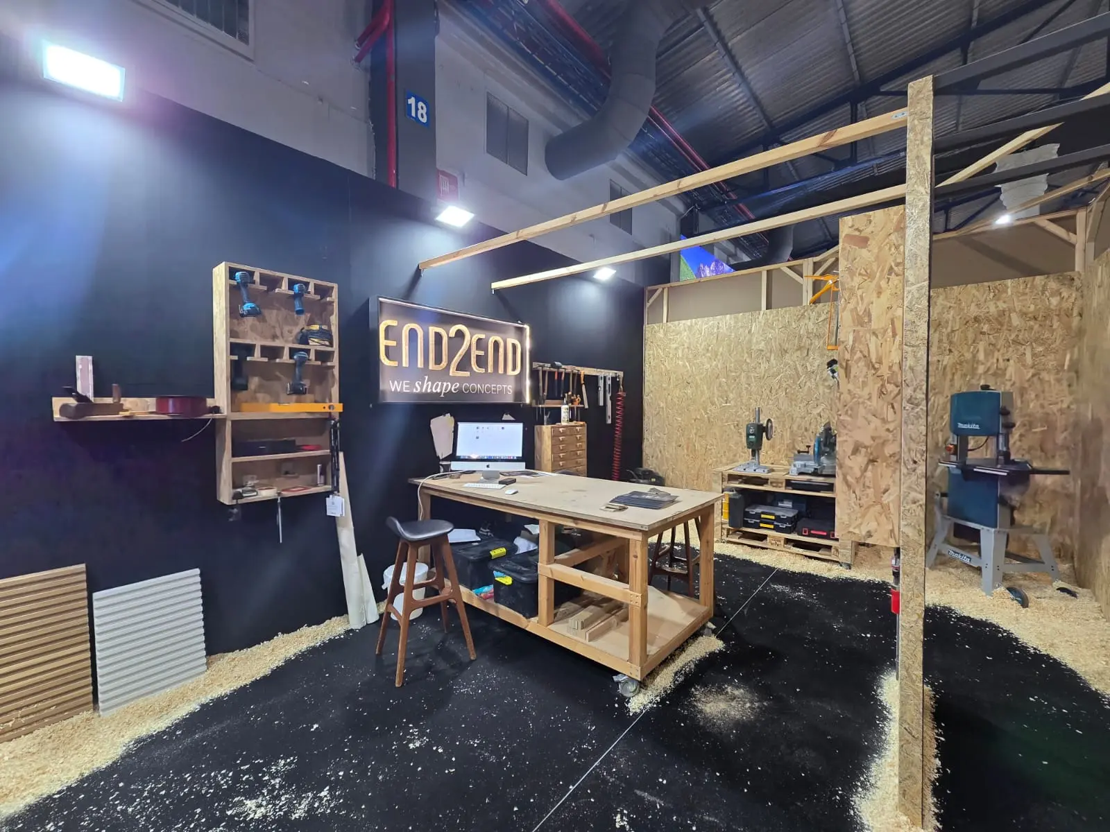 END2END Workshop booth at 100% Hotel Show - Display 6