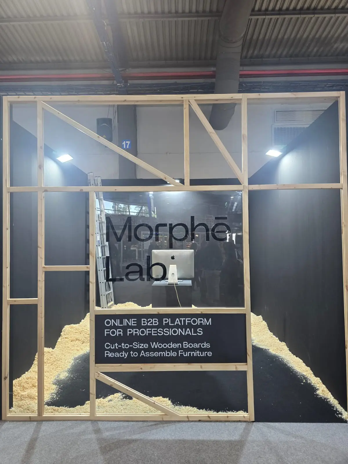 END2END Workshop booth at 100% Hotel Show - Display 8